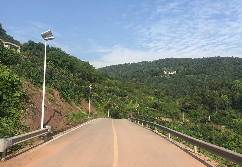 太陽能路燈溫度補償調(diào)整原理