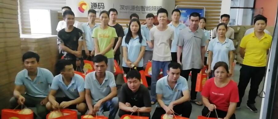 喜逢中秋加國慶，月圓家圓就團圓