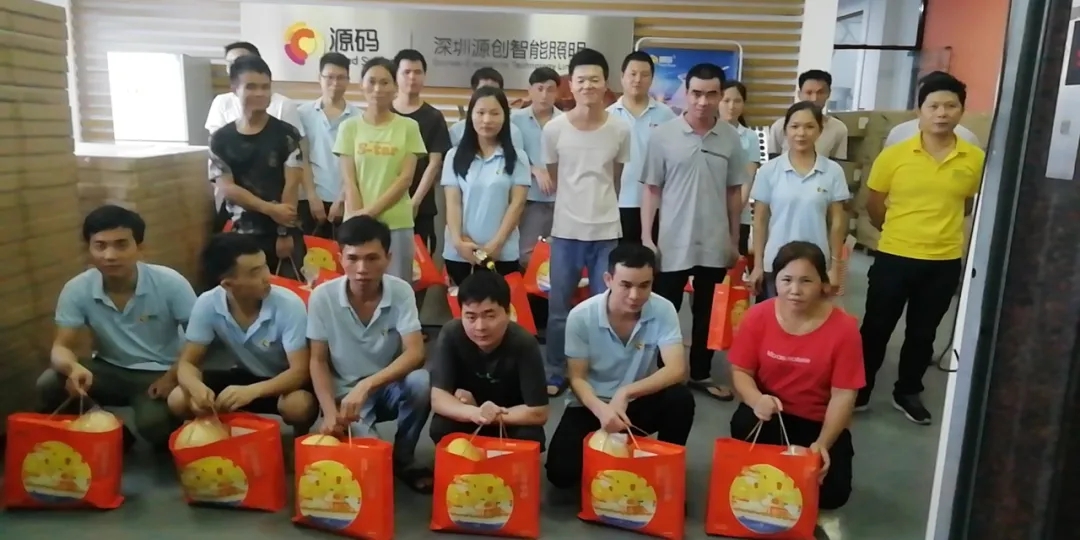 喜逢中秋加國慶，月圓家圓就團圓