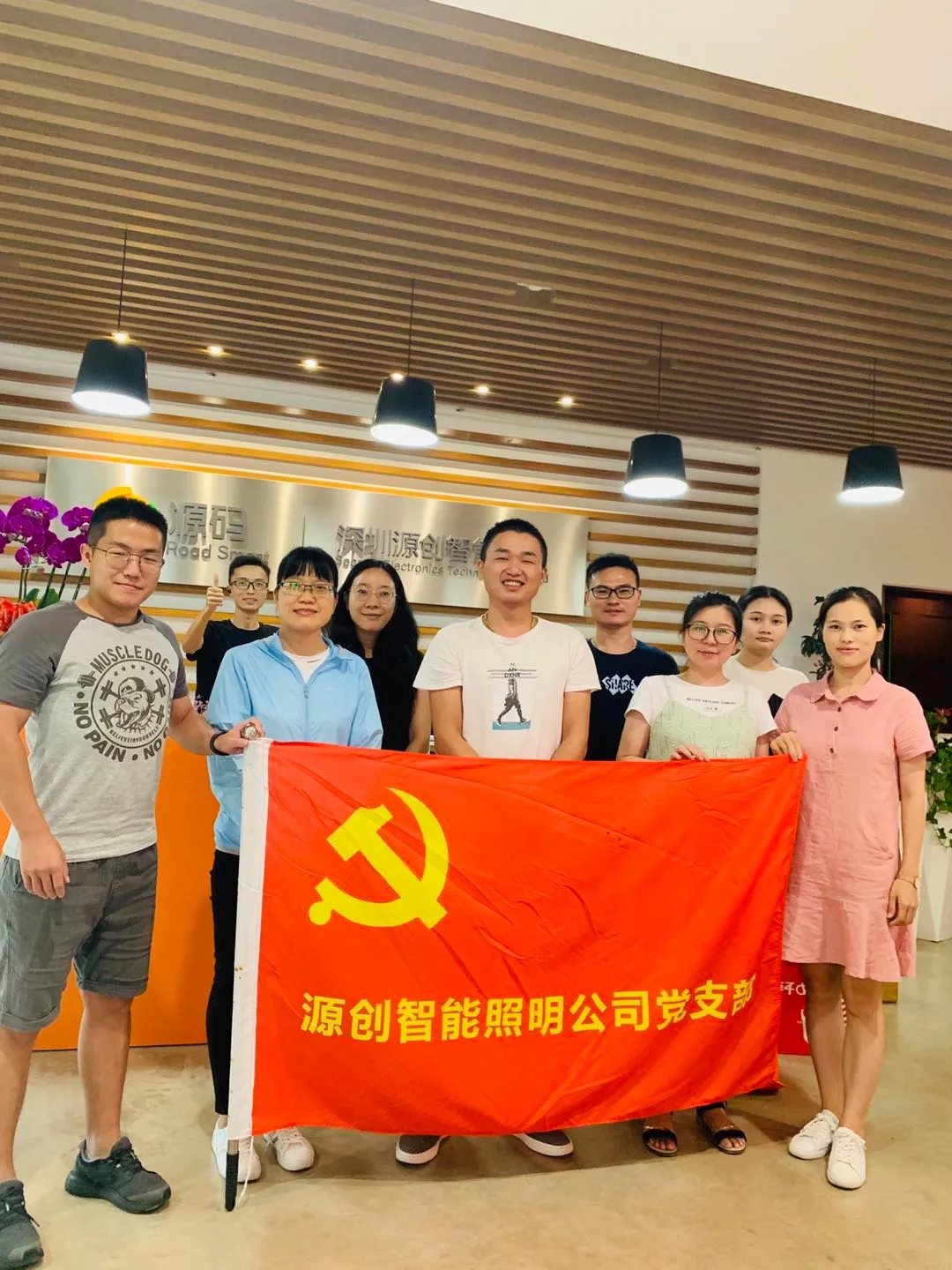 喜逢中秋加國慶，月圓家圓就團圓